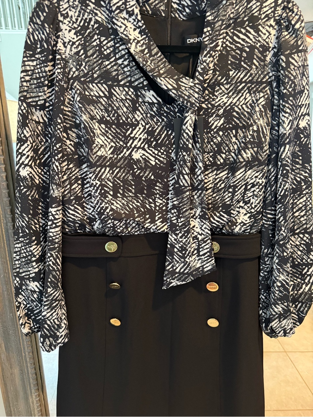 DKNY Black and White Abstract Print Top